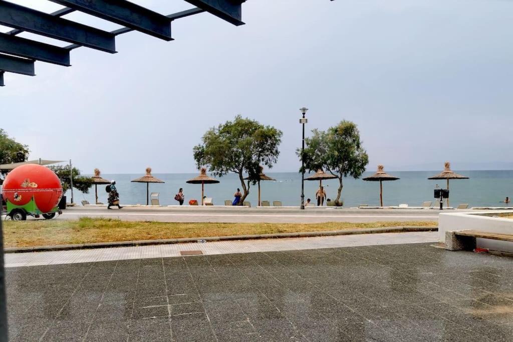 Apartment With 3 Rooms Just 1 Min From The Beach And Free Public Parking Peraía Eksteriør billede