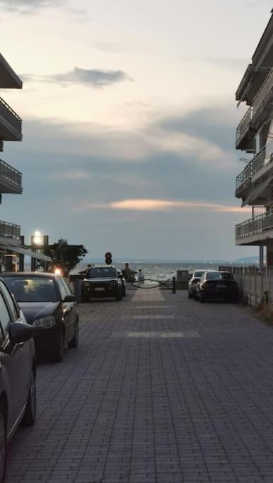 Apartment With 3 Rooms Just 1 Min From The Beach And Free Public Parking Peraía Eksteriør billede